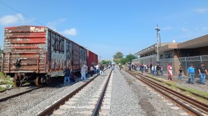 Vuelve CNTE a bloquear vías férreas en Michoacán. Noticias en tiempo real
