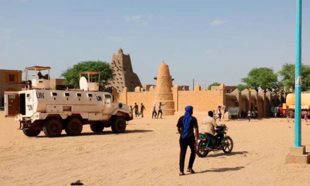 Más de 60 muertos en ataques contra un barco y una base militar en Malí