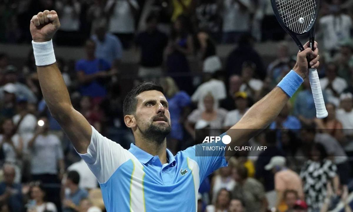 El serbio Novak Djokovic clasificó a la décima final del US Open de su extraordinaria carrera con un claro triunfo ante el joven estadounidense Ben Shelton, al que dedicó un tenso gesto camino a la red.
