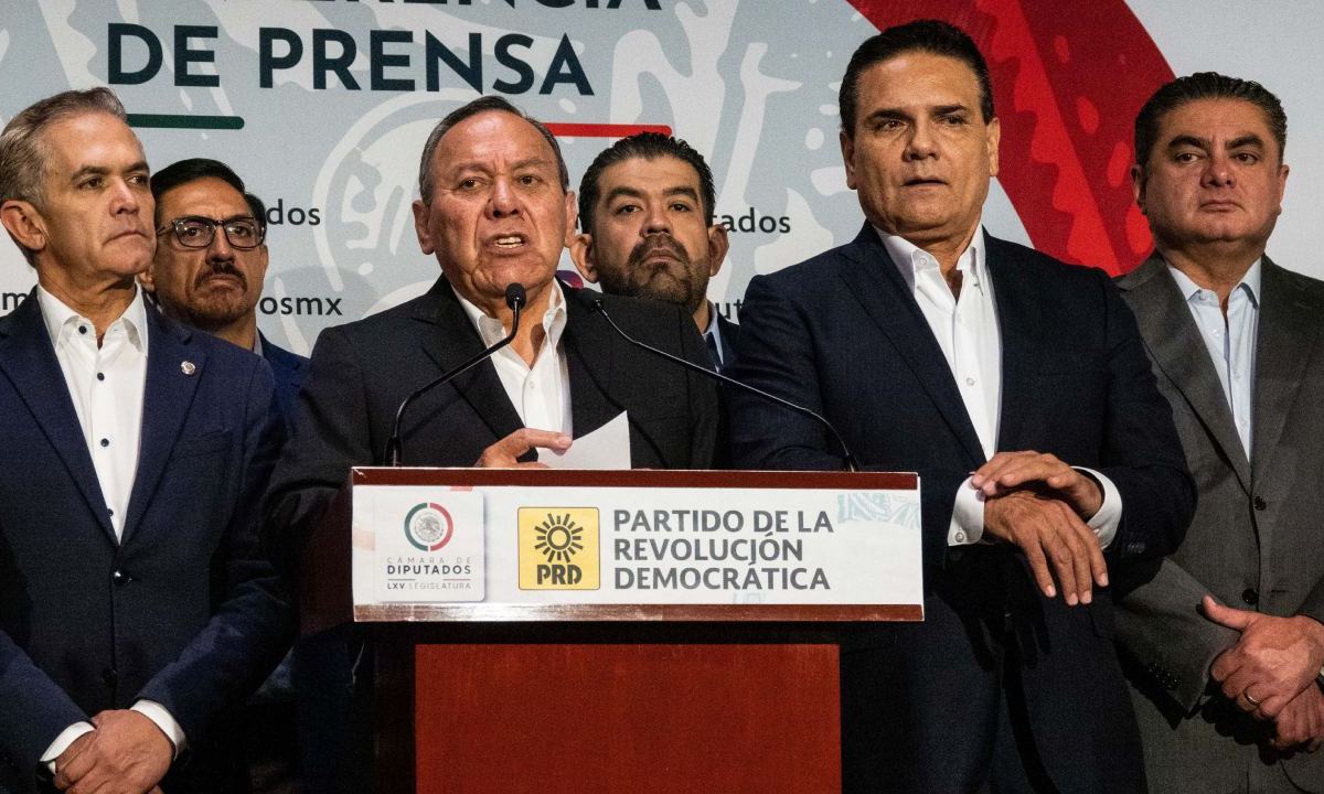 El presidente nacional del PRD, Jesús Zambrano, hizo un llamado para que el INE anule las elecciones en las que se registre intromisión del crimen organizado.