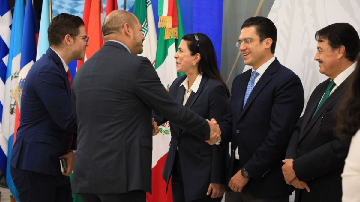 Rubén Moreira , el coordinador del grupo parlamentario del PRI, llamó a embajadores en México a resolver migración y el tráfico de drogas