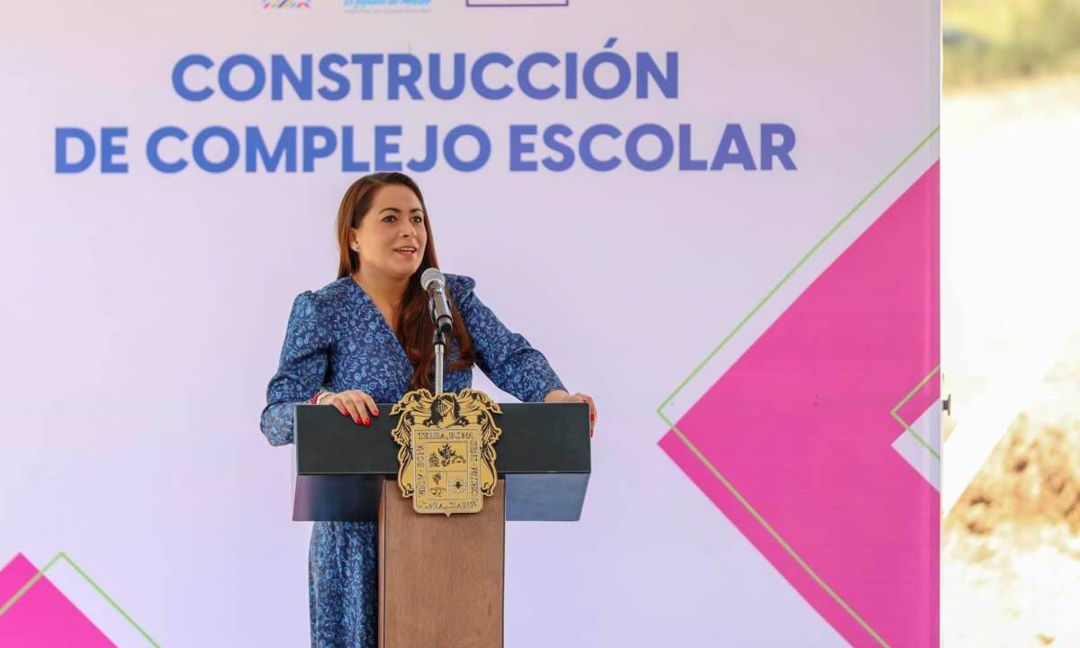 Cumpliendo con su compromiso de hacer de Aguascalientes el estado con la mejor educación del país, la gobernadora Tere Jiménez colocó la primera piedra para la construcción de un Complejo Escolar
