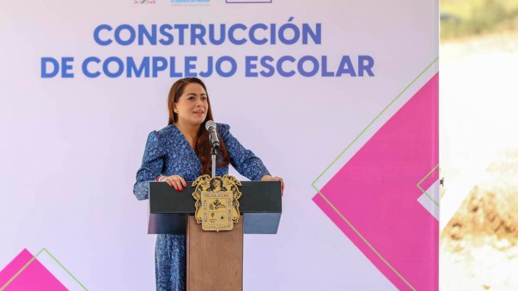 Cumpliendo con su compromiso de hacer de Aguascalientes el estado con la mejor educación del país, la gobernadora Tere Jiménez colocó la primera piedra para la construcción de un Complejo Escolar