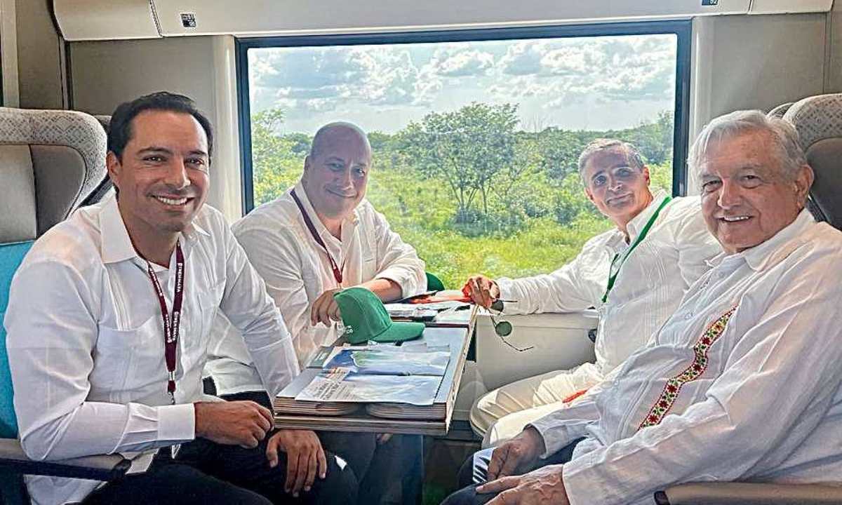 El gobernador de Jalisco, Enrique Alfaro, fue invitado por el presidente Andrés Manuel López Obrador al primer recorrido del Tren Maya.