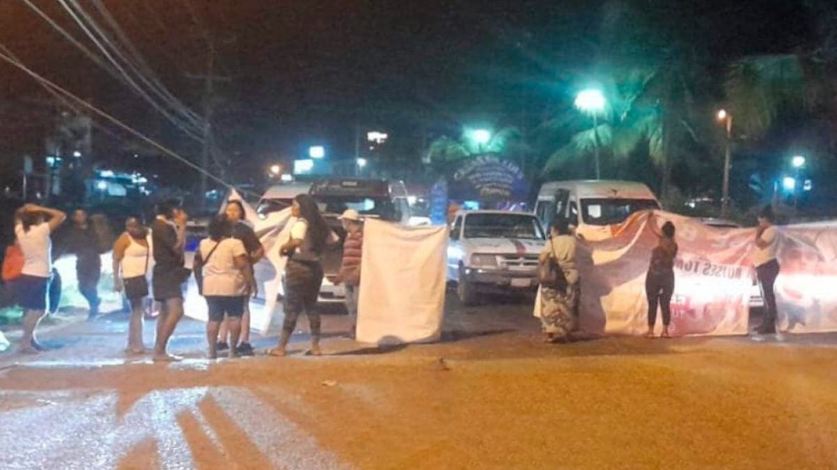 Familiares y amigos de siete personas reportadas como desaparecidas el 1 de septiembre, bloquearon por cuatro horas la carretera México-Acapulco