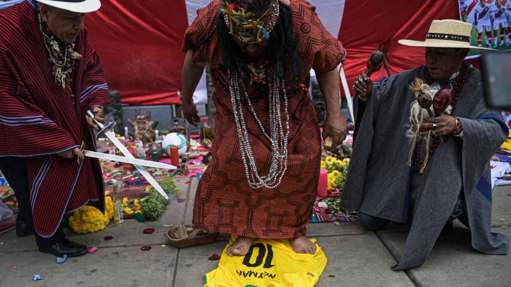 Foto:AFP|¿Cómo así? Chamanes peruanos hacen ritual para neutralizar a Neymar