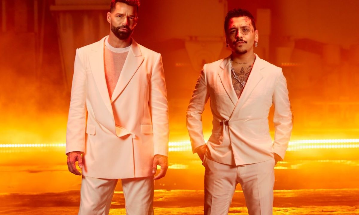 Ricky Martin presenta la nueva versión de la balada Fuego de noche, nieve de día a dueto con Christian Nodal