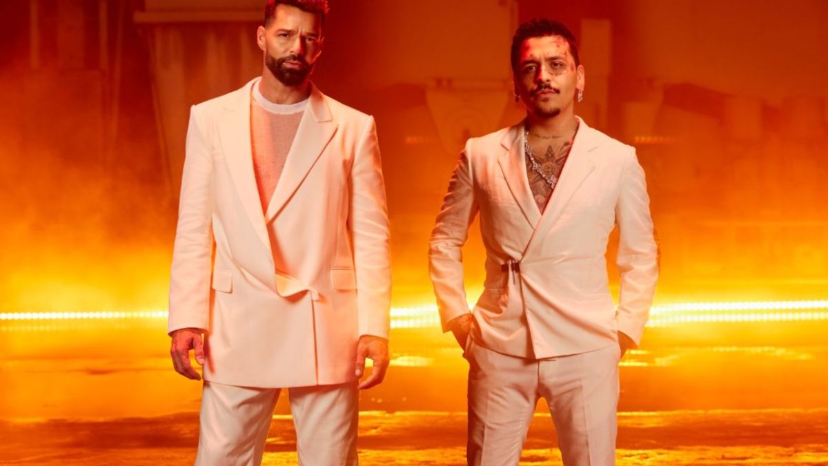 Ricky Martin presenta la nueva versión de la balada Fuego de noche, nieve de día a dueto con Christian Nodal