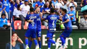 Liga MX: Cruz Azul le pega 2-1 al líder Atlético de San Luis y respira en el torneo. Noticias en tiempo real
