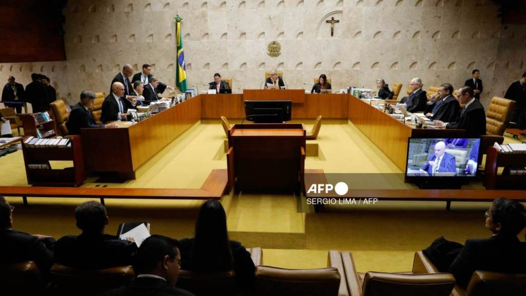 El Tribunal Supremo de Brasil condenó a 17 y 14 años de prisión a los dos primeros enjuiciados por la asonada bolsonarista de enero en Brasilia, acusados de tentativa de golpe de Estado