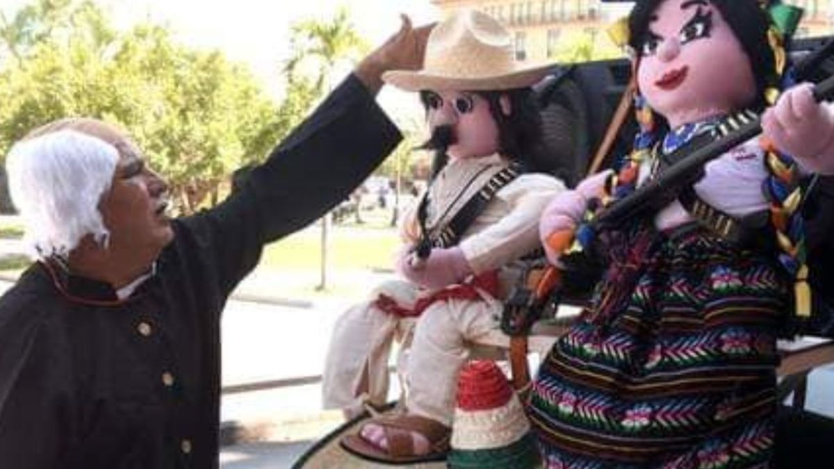 Taxista de Tamaulipas se disfraza de Miguel Hidalgo y Costilla con motivo de las Fiestas Patrias