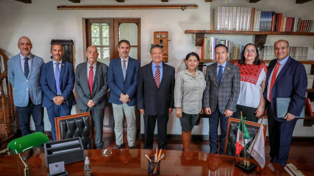 El gobernador hidalguense, Julio Menchaca Salazar, se reunió con el embajador de España en México, Juan Duarte Cuadrado, con la finalidad de fortalecer lazos interinstitucionales