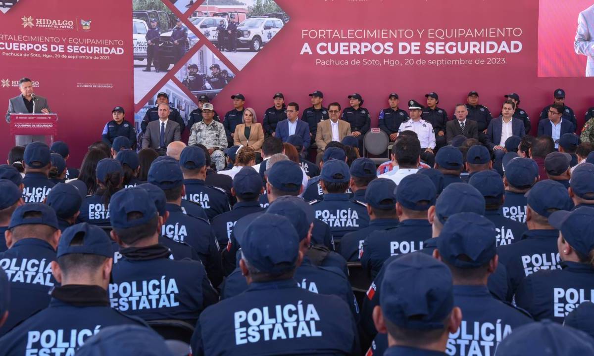 El mandatario hidalguense, Julio Menchaca Salazar, encabezó la entrega de equipamiento a los cuerpos de seguridad del estado
