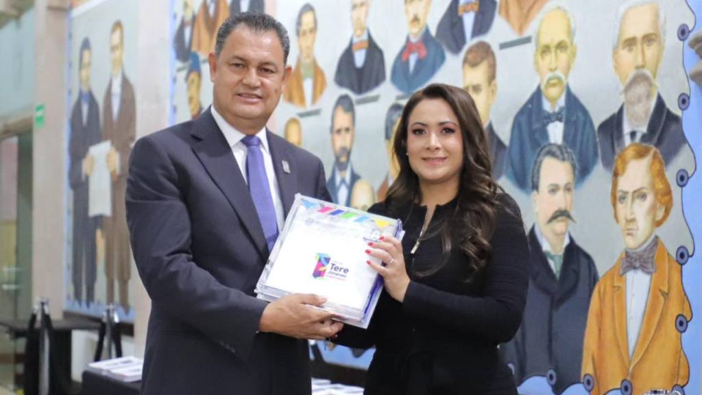 "Hoy rindo cuentas": dijo la Gobernadora estatal, Tere Jiménez, al entregar su primer informe de Gobierno al Congreso de Aguascalientes