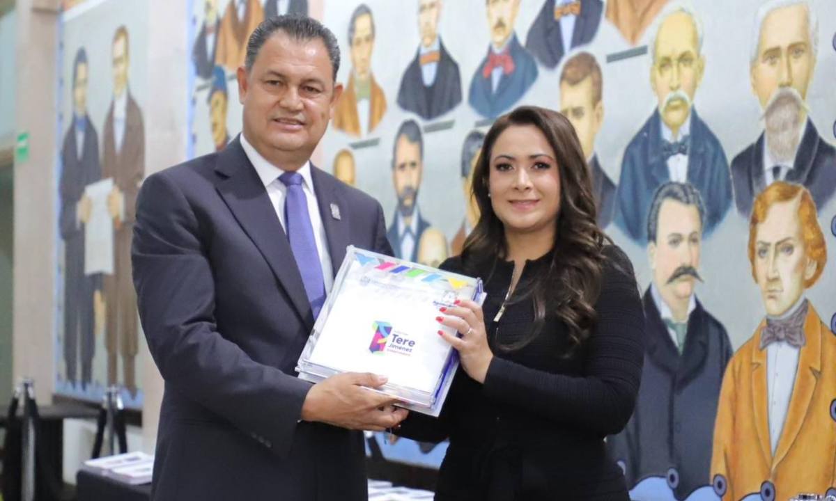 "Hoy rindo cuentas": dijo la Gobernadora estatal, Tere Jiménez, al entregar su primer informe de Gobierno al Congreso de Aguascalientes
