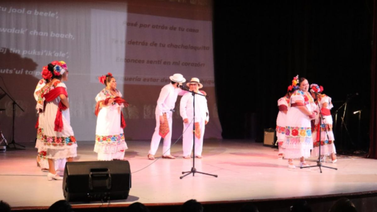 Alumnos del Instituto de Cultura y Artes del Gobierno del Estado de Campeche, concluyeron con bailes, cantos, lecturas y dramatizaciones el curso "Aprendamos la lengua maya"