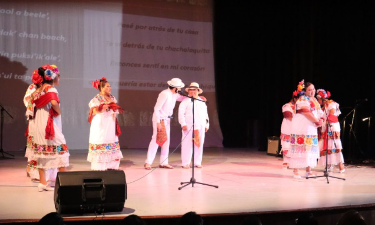 Alumnos del Instituto de Cultura y Artes del Gobierno del Estado de Campeche, concluyeron con bailes, cantos, lecturas y dramatizaciones el curso "Aprendamos la lengua maya"