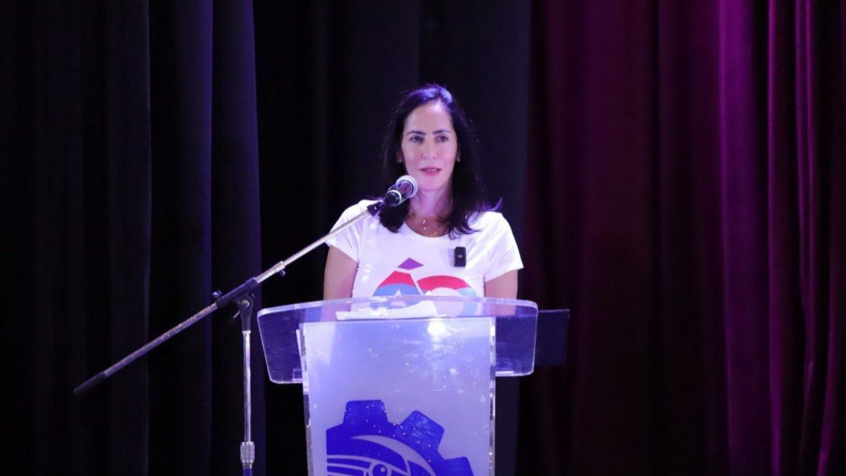 La alcaldesa Lía Limón expresó que del esfuerzo, la perseverancia y la disciplina depende la vida y el éxito de quienes tienen la fortuna de terminar una carrera.