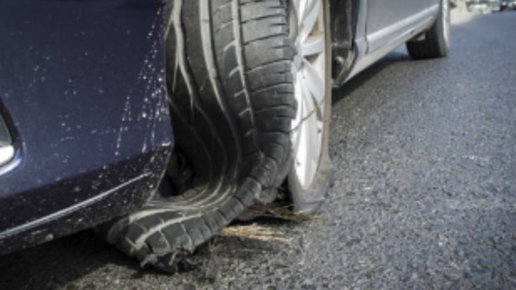 Foto:Pixabay|¡Tragedia! Familia vuelca en carretera; tronó el neumático del vehículo