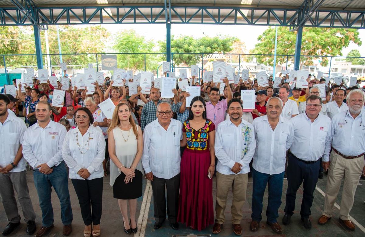 Foto: Cortesía | La entrega de estos 388 documentos representa un hito importante para los habitantes del Municipio de Campeche, ya que se proporciona certeza jurídica en el patrimonio familiar