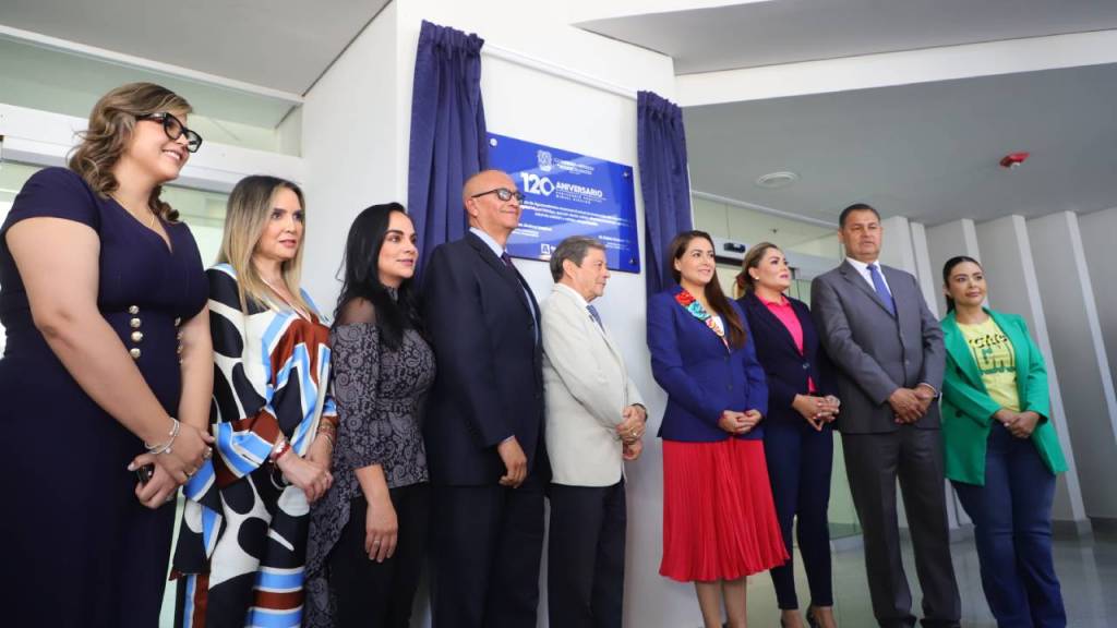 Con una inversión de 160 millones de pesos, la gobernadora de Aguascalientes, Tere Jiménez, inauguró la Unidad de Radioterapia