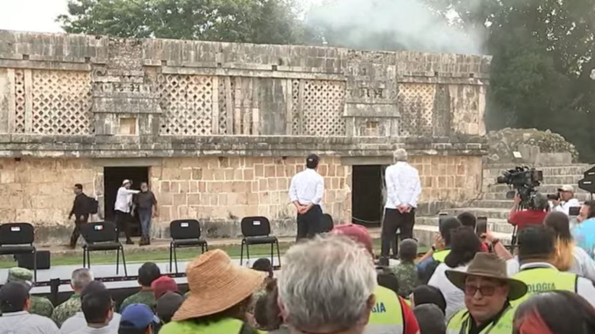 Un cortocircuito interrumpió la visita del presidente Andrés Manuel López Obrador en la zona arqueológica de Uxmal, en Yucatán.