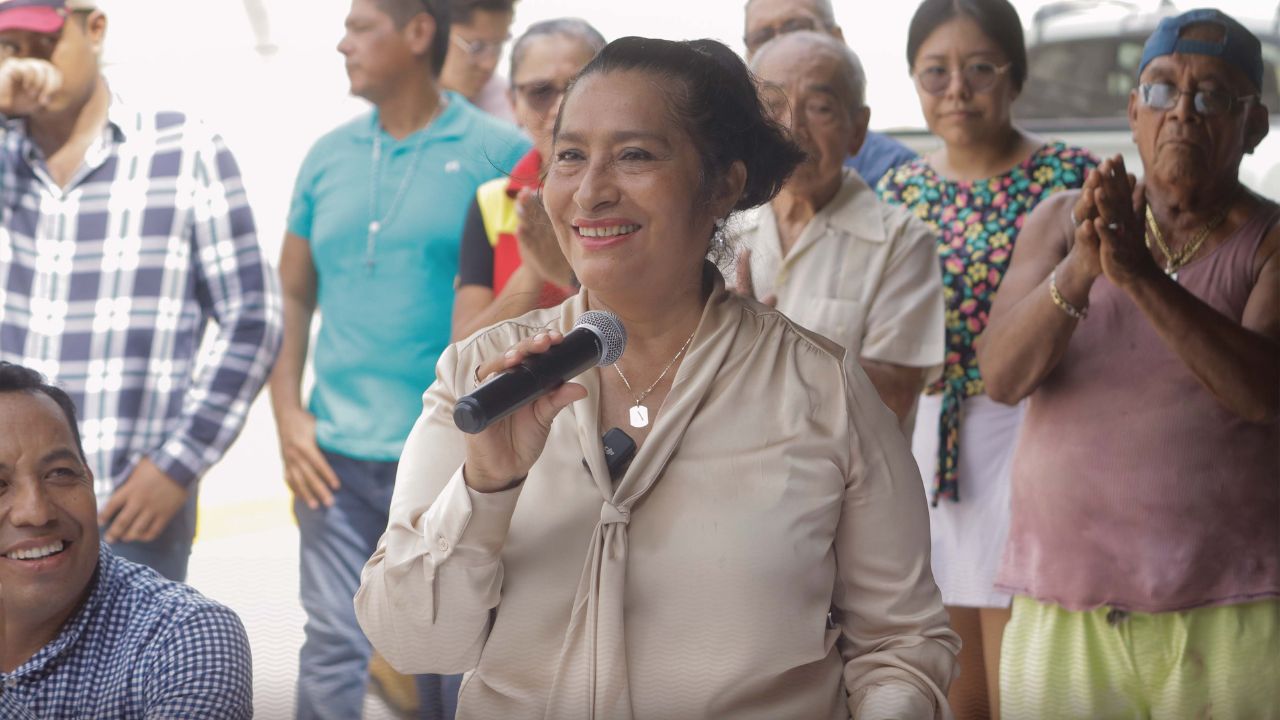 ¿Qué estudió Abelina López, presidenta municipal de Acapulco?