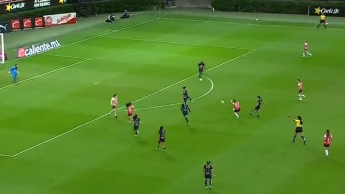 Foto:Captura de pantalla|VIDEO: Así fue el golazo que anotó Adriana Iturbide de Chivas ante Pumas