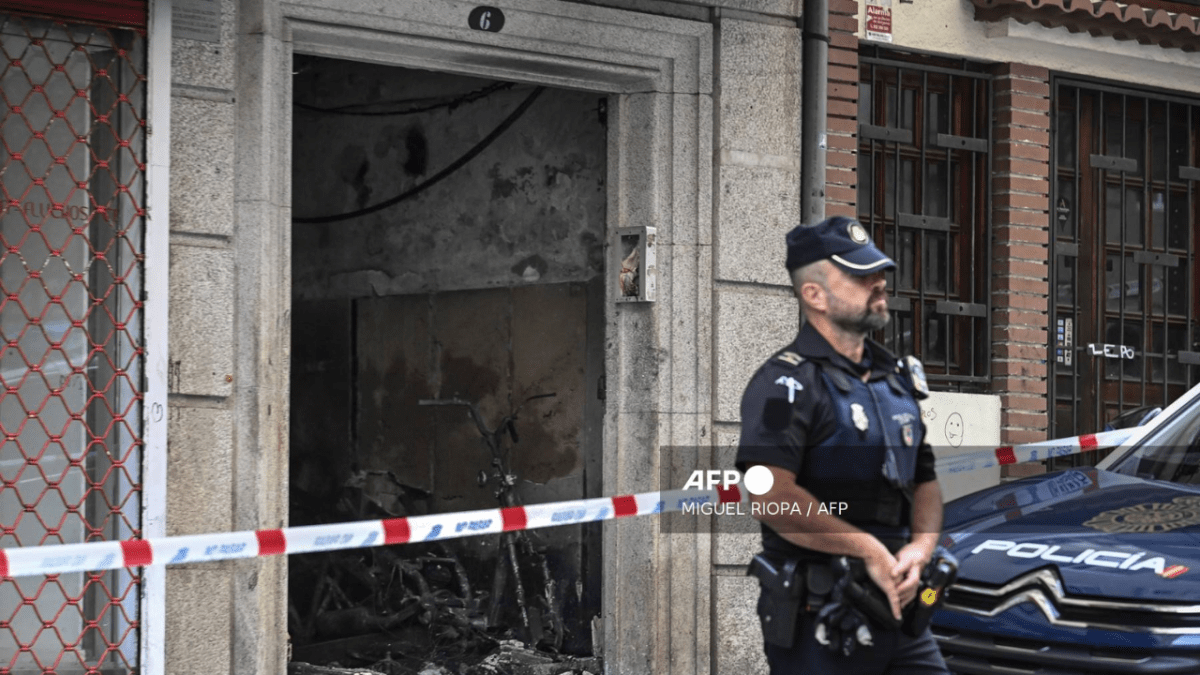 Un adulto y tres menores mueren en el incendio de un edificio en España
