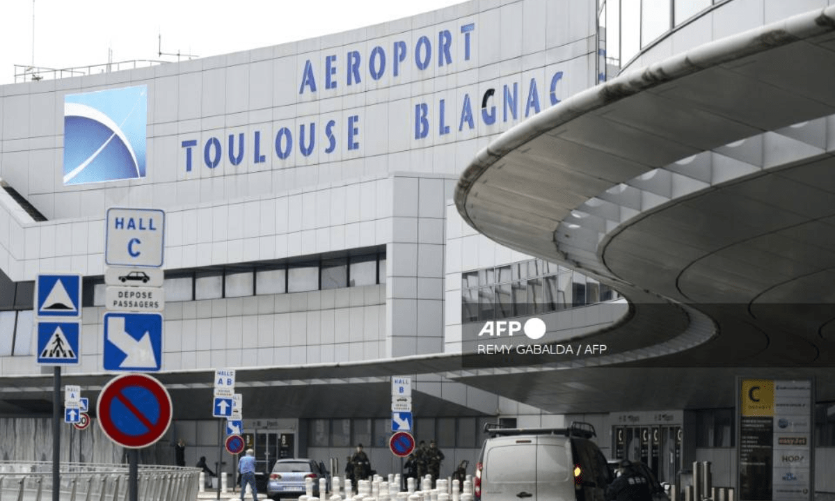 Evacúan aeropuertos en Francia tras alertas de seguridad por amenazas terroristas
