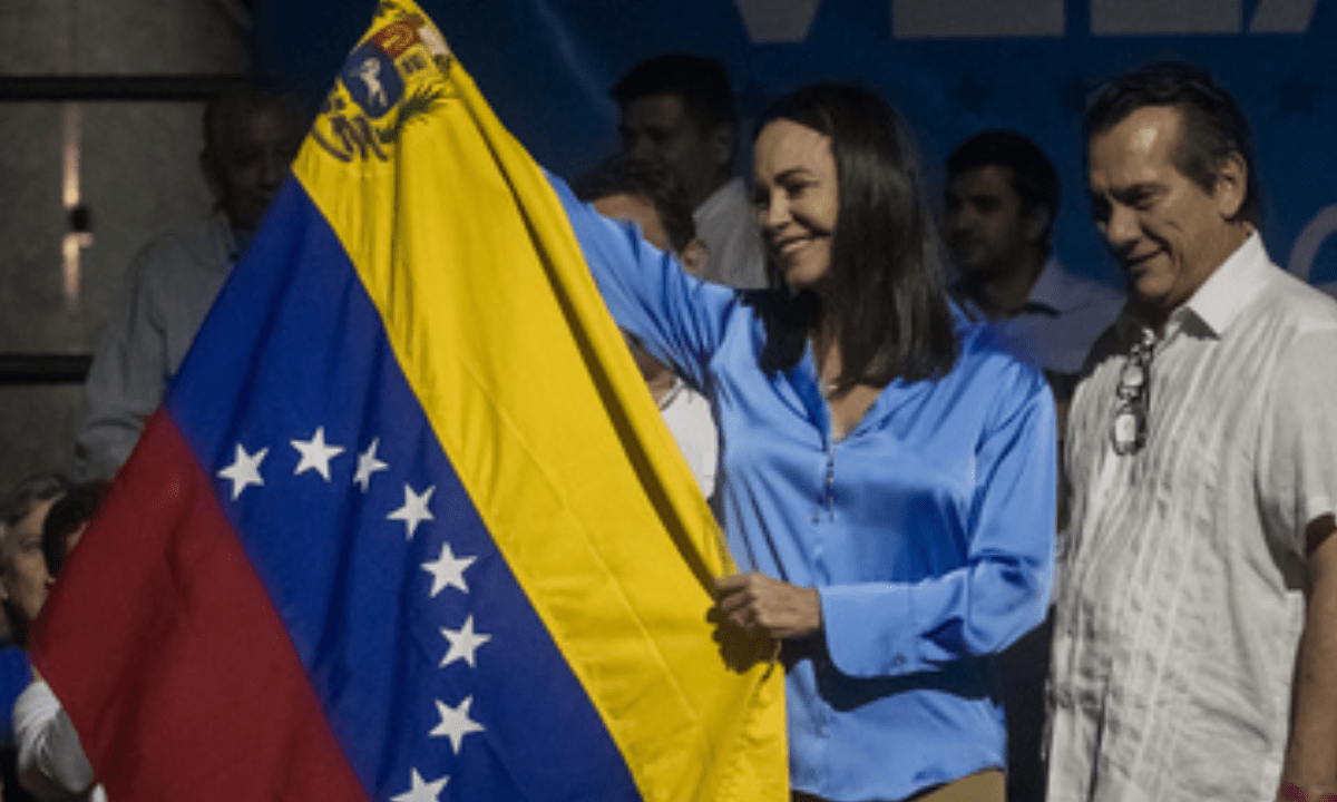 ¿Podrá María Corina Machado enfrentar a Maduro en las urnas en 2024?