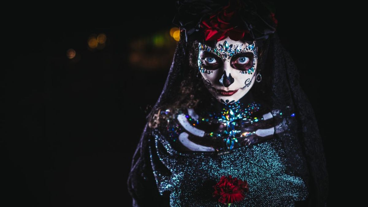 Halloween y el Día de Muertos comparten la temática de la muerte, sin embargo, sus orígenes, significados y tradiciones difieren significativamente.