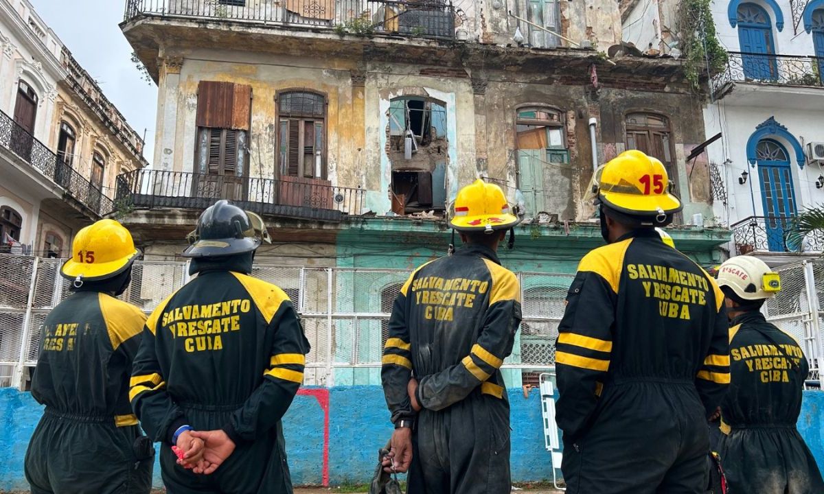 Tres muertos, incluidos dos bomberos, en colapso de edificio en La Habana