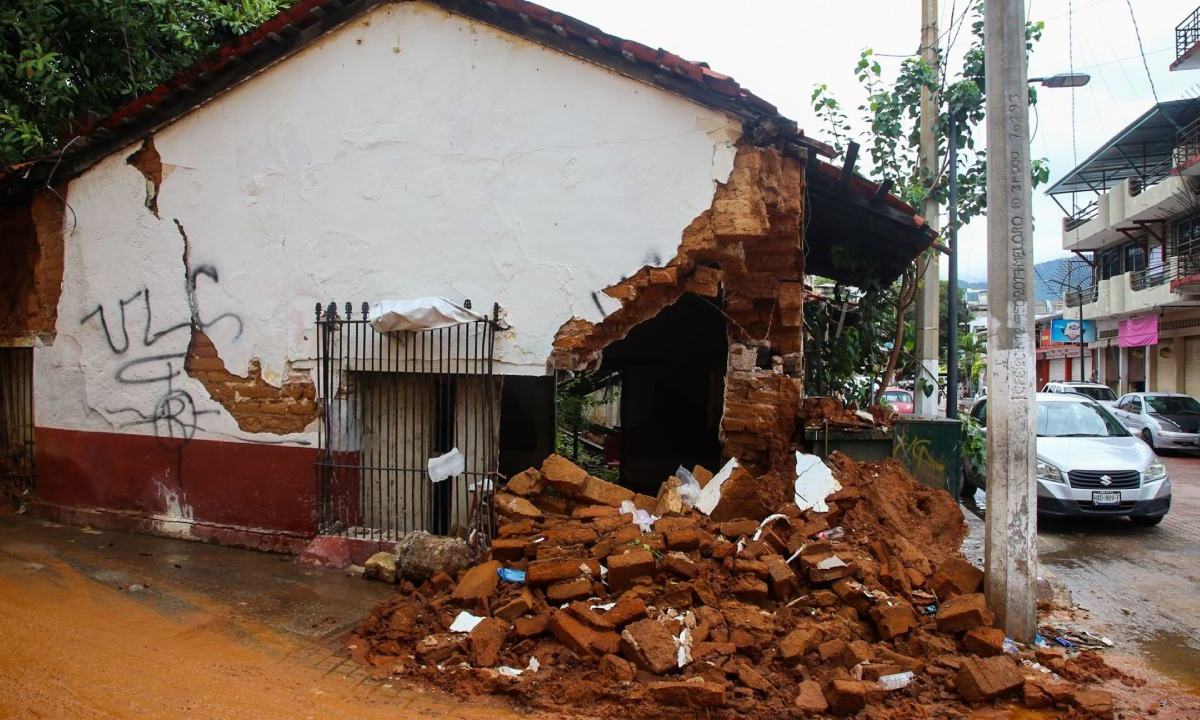 Más de 100 casas afectadas en Guerrero es el saldo de las lluvias provocadas por la tormenta tropical Max, degradada a baja remanente.