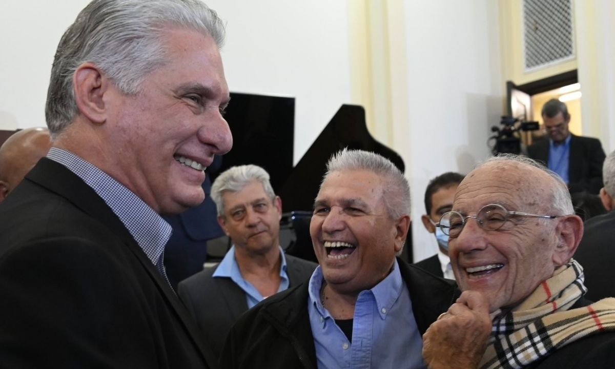 Miguel Díaz-Canel, presidente de Cuba, acusa a EU de "asfixiar" a la isla