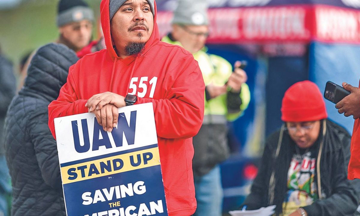 UAW anunció ayer una nueva extensión de su huelga, esta vez a la planta más rentable de General Motors