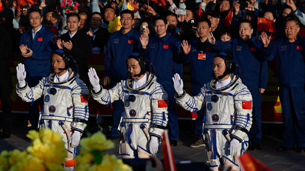 China lanzó la misión Shenzhou-17 rumbo a la estación espacial Tiangong