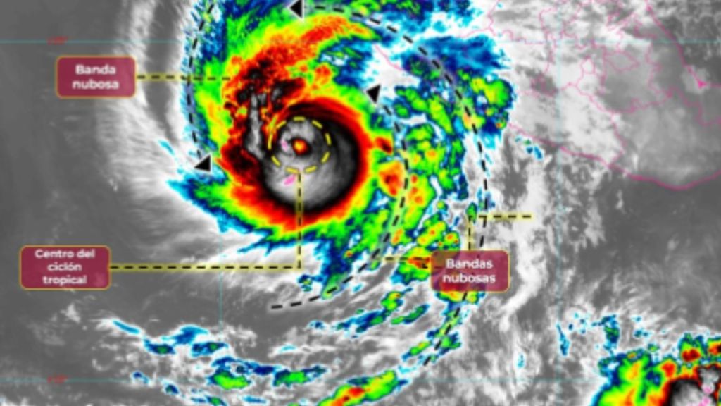 El huracán 'Norma' sigue siendo inestable, pues durante la tarde de este viernes, nuevamente se intensificó a categoría 3.