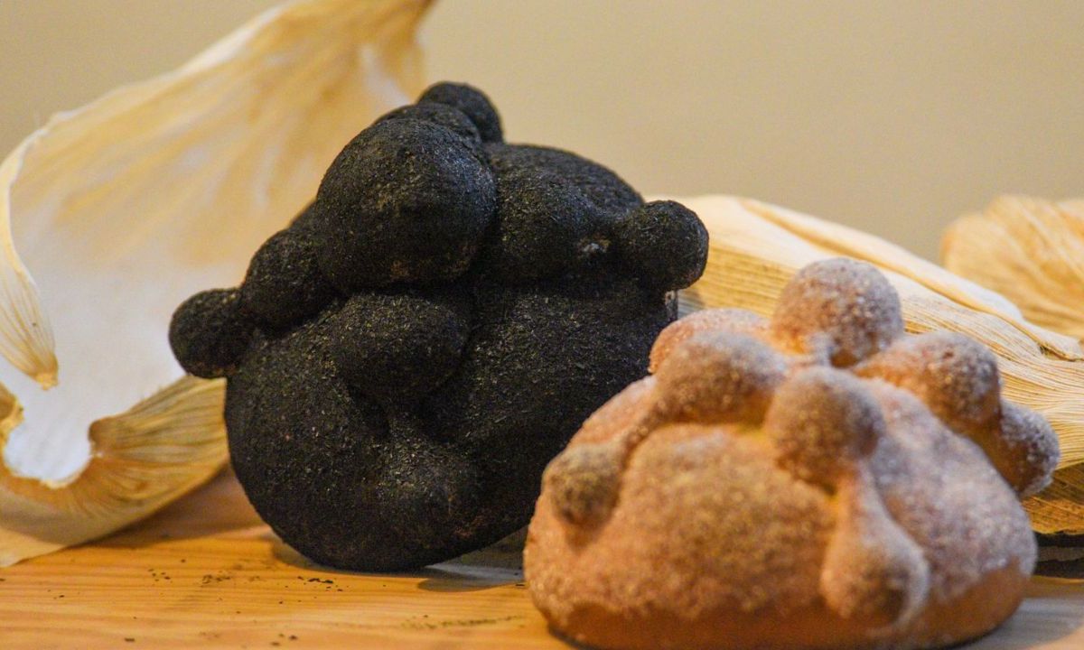 ¿El pan de muerto negro está hecho con cenizas de difuntos? Aquí te explicamos.