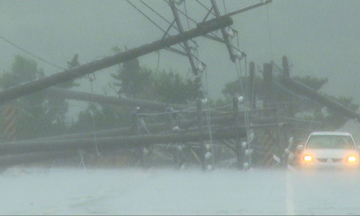 Este jueves el tifón Koinu azotó el extremo sur de Taiwán y a su paso dejó una persona muerta