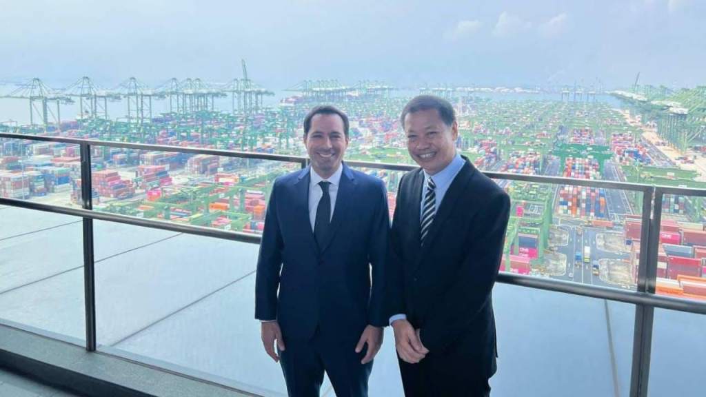 El Gobernador de Yucatán, Mauricio Vila Dosal, visitó el Puerto de Singapur, considerado como uno de los más grandes del mundo