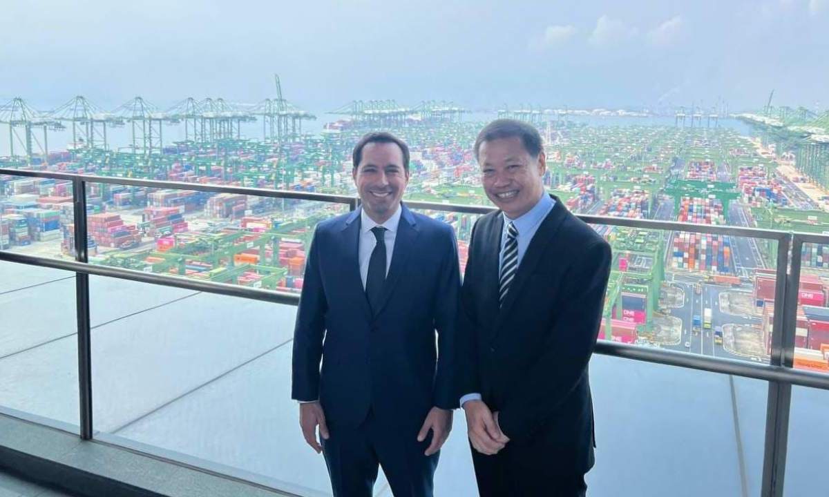 El Gobernador de Yucatán, Mauricio Vila Dosal, visitó el Puerto de Singapur, considerado como uno de los más grandes del mundo