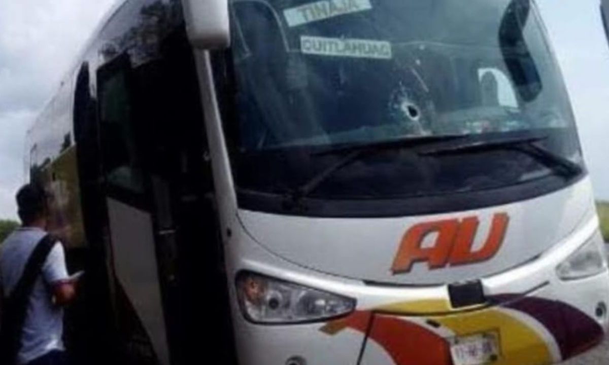 Balean autobús de pasajeros en carretera de Veracruz, hay una herida