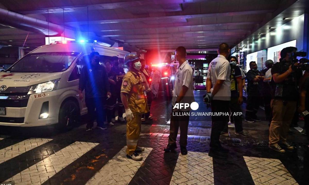 Un adolescente de 14 años fue detenido tras un ataque a tiros este martes en un concurrido centro comercial de Bangkok que dejó dos muertos