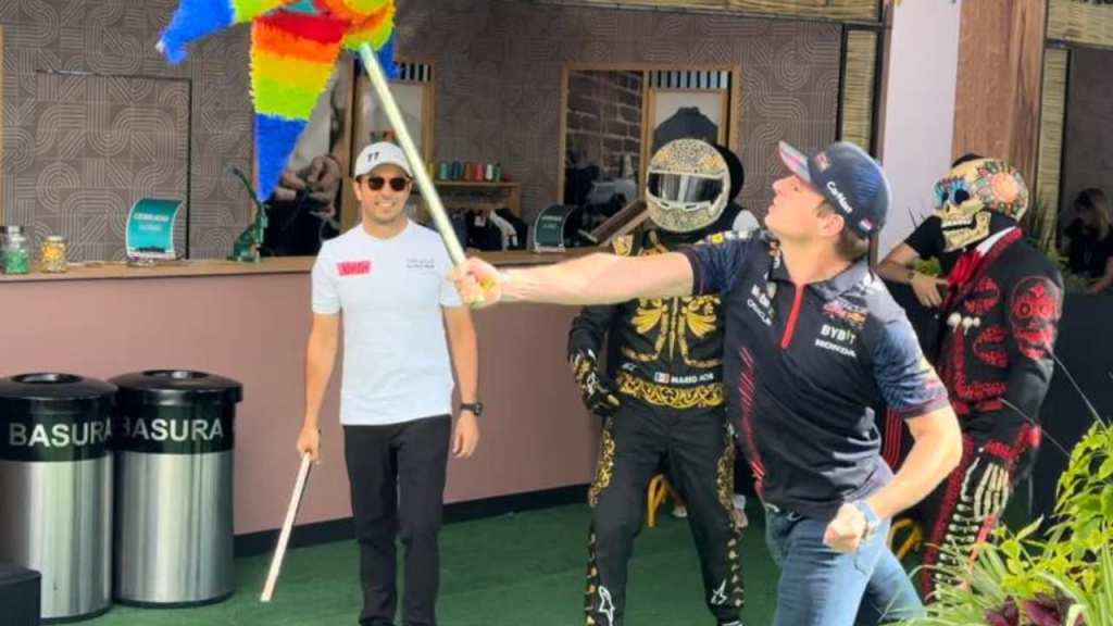 Max Verstappen y Sergio 'Checo' Pérez se encargaron de tronar una piñata afuera de la zona de medios en el Autódromo Hermanos Rodríguez