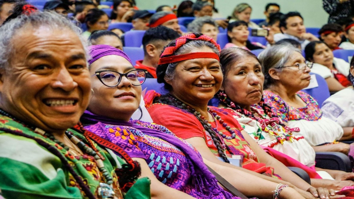 fotografía de un grupo de personas indígenas, quienes siguen luchando por la igualdad y no discriminación