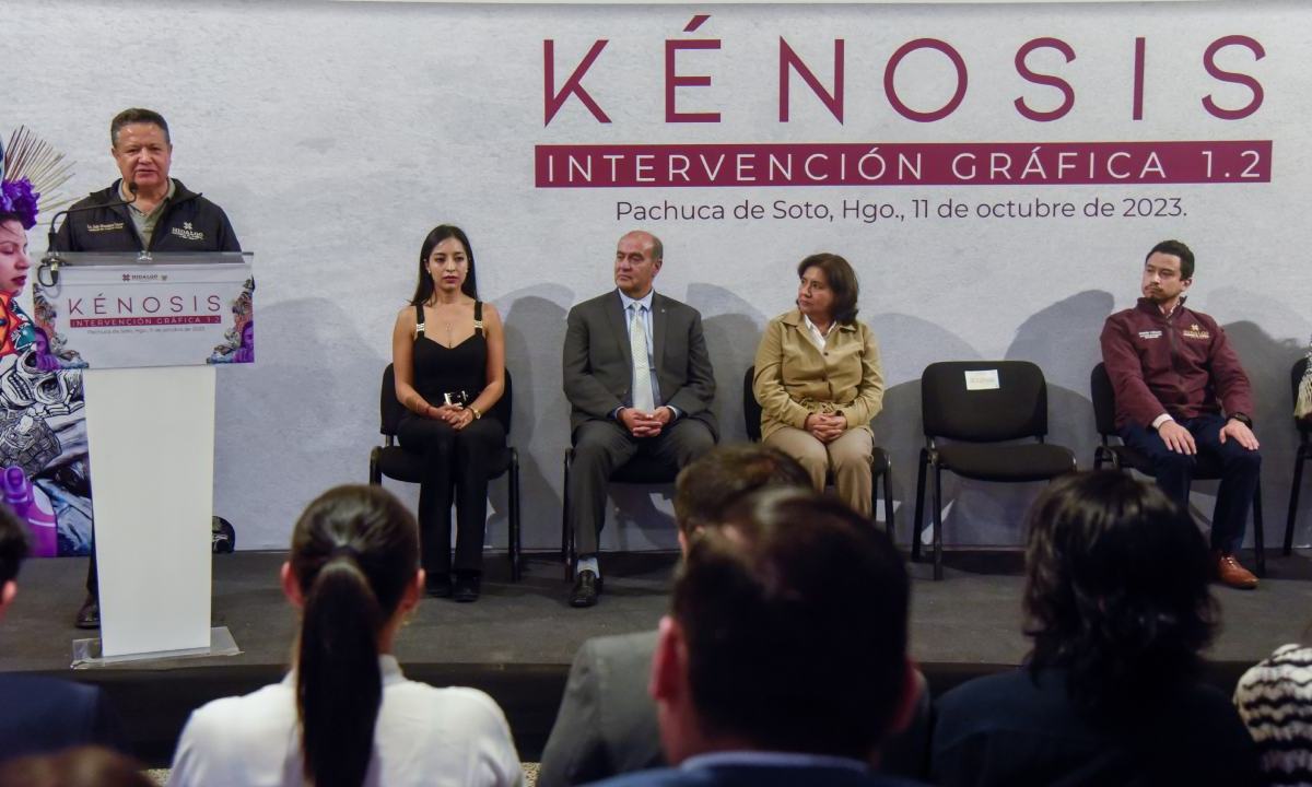Bajo la premisa de aprovechar todos los espacios públicos en beneficio del pueblo, el gobernador de Hidalgo, Julio Menchaca Salazar, inauguró la exposición “Kénosis, intervención gráfica 1.2”,