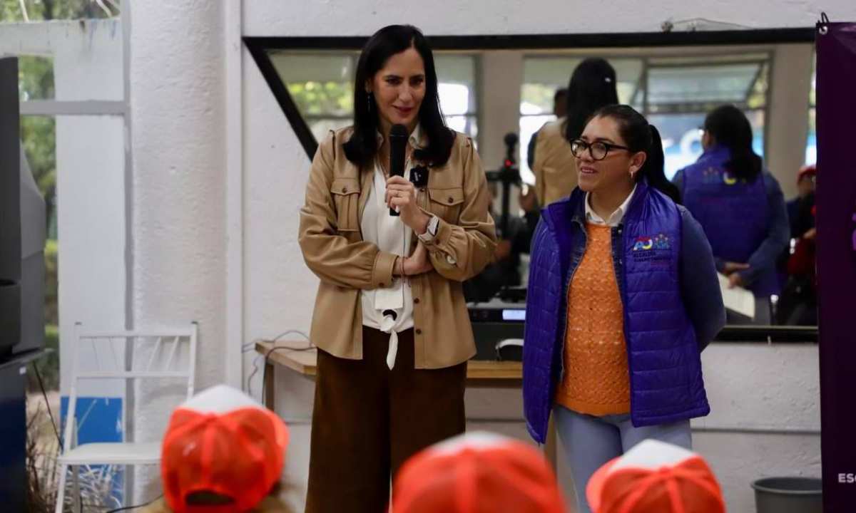 La alcaldesa Lía limón encabezó, en el marco del Día Naranja, una capacitación dirigida a mujeres de la tercera edad, las “Abualiadas”