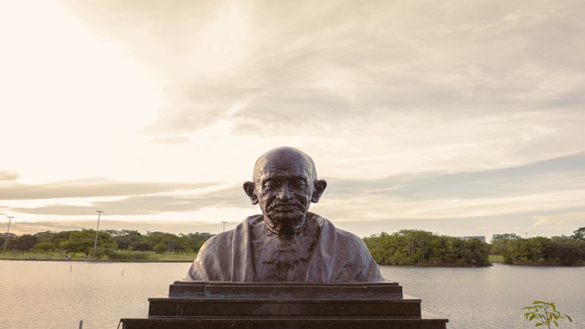 Mahatma Gandhi, quien practicó la no violencia a lo largo de su vida
