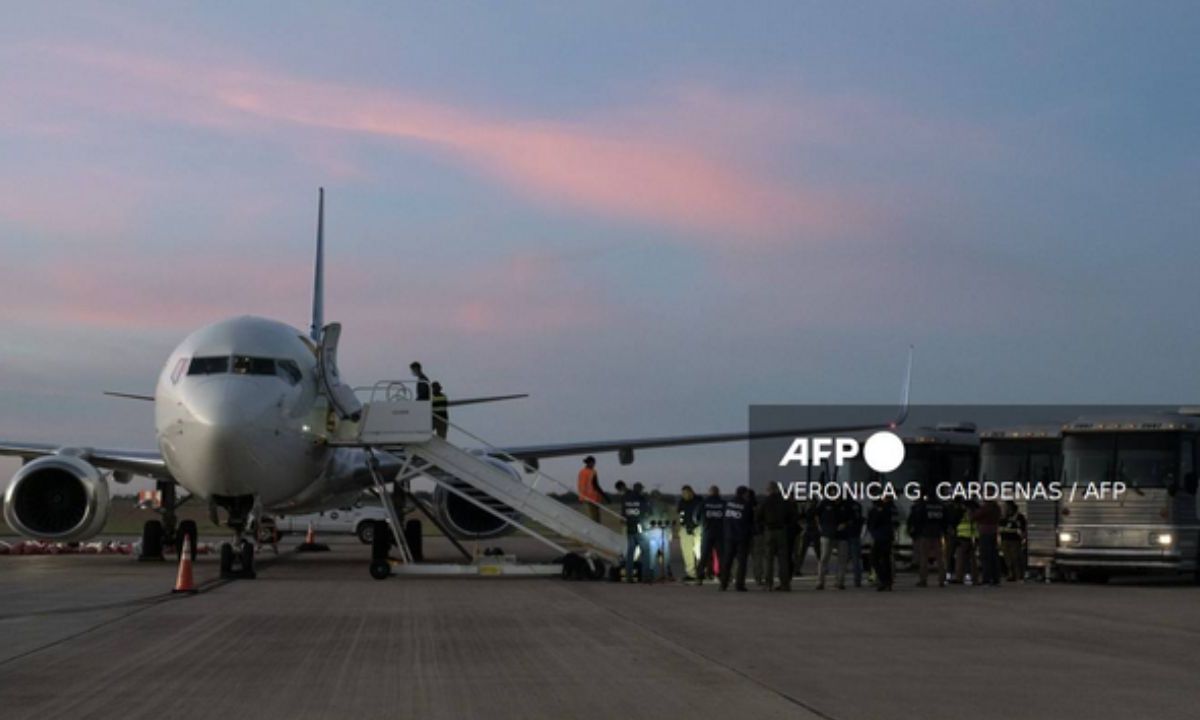 Foto: Llega un avión de Texas a Venezuela con 131 migrantes deportados